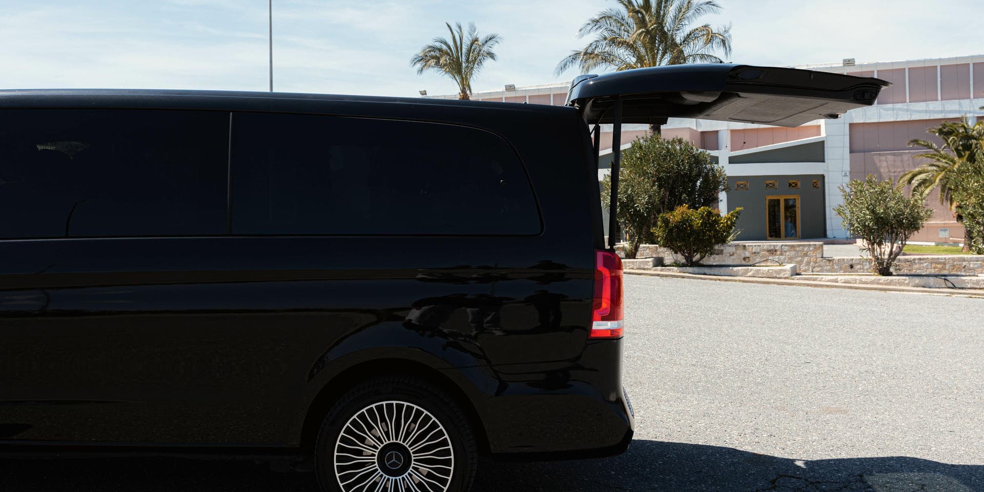 Airport Arrivals/Departures